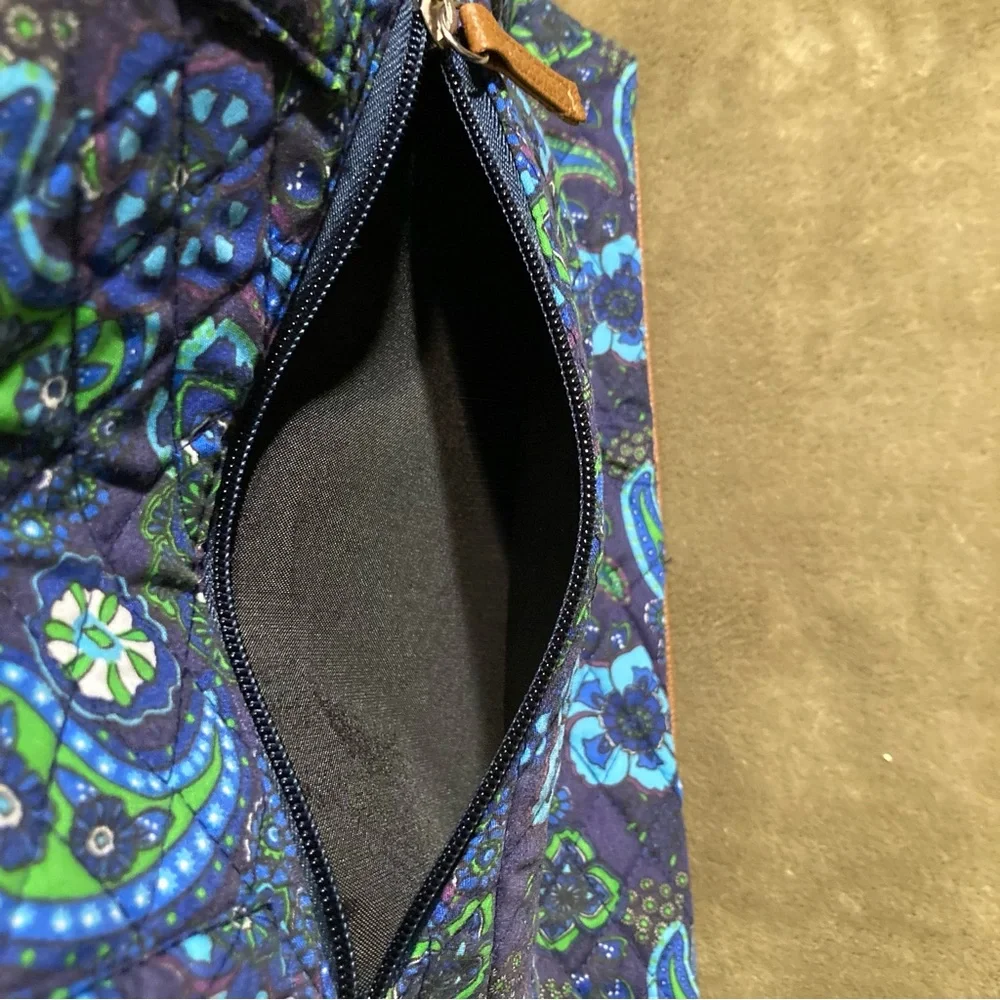 NWT Stone Mountain Paisley Shoulder Tote Bag Purse & Wristlet Blue